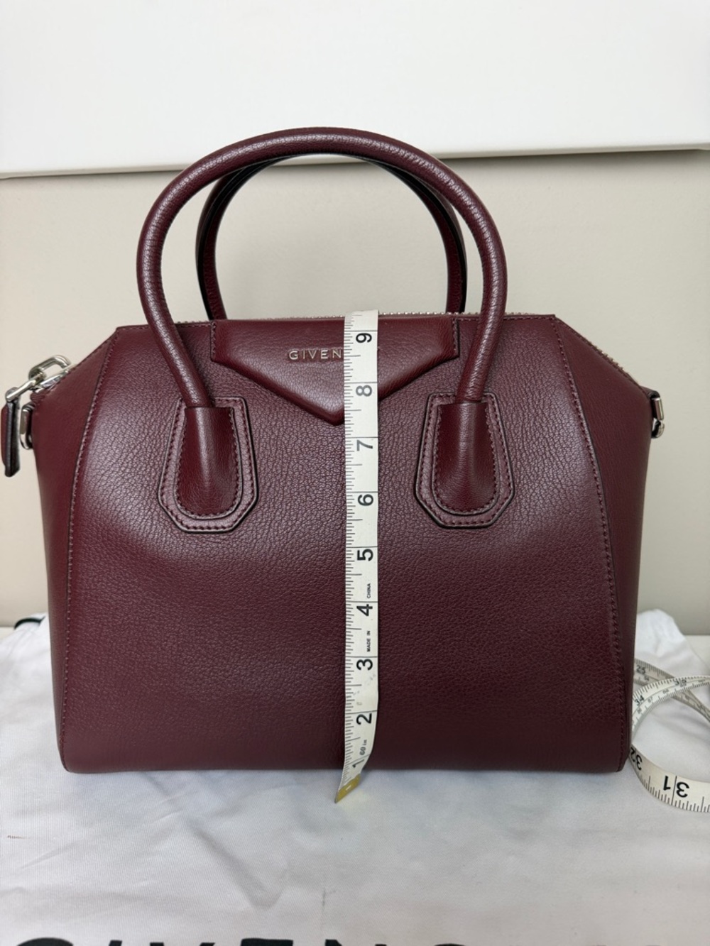 Authentic Givenchy Antigona small Sugar Satchel with Detachable Strap - Picture 3 of 13